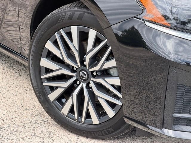 Used 2025 Black Nissan 2.5 SV image 8