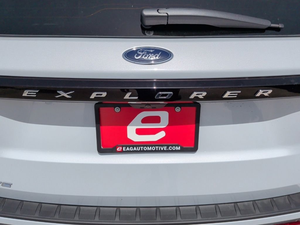 New 2026 Space White Metallic Ford Active image 46