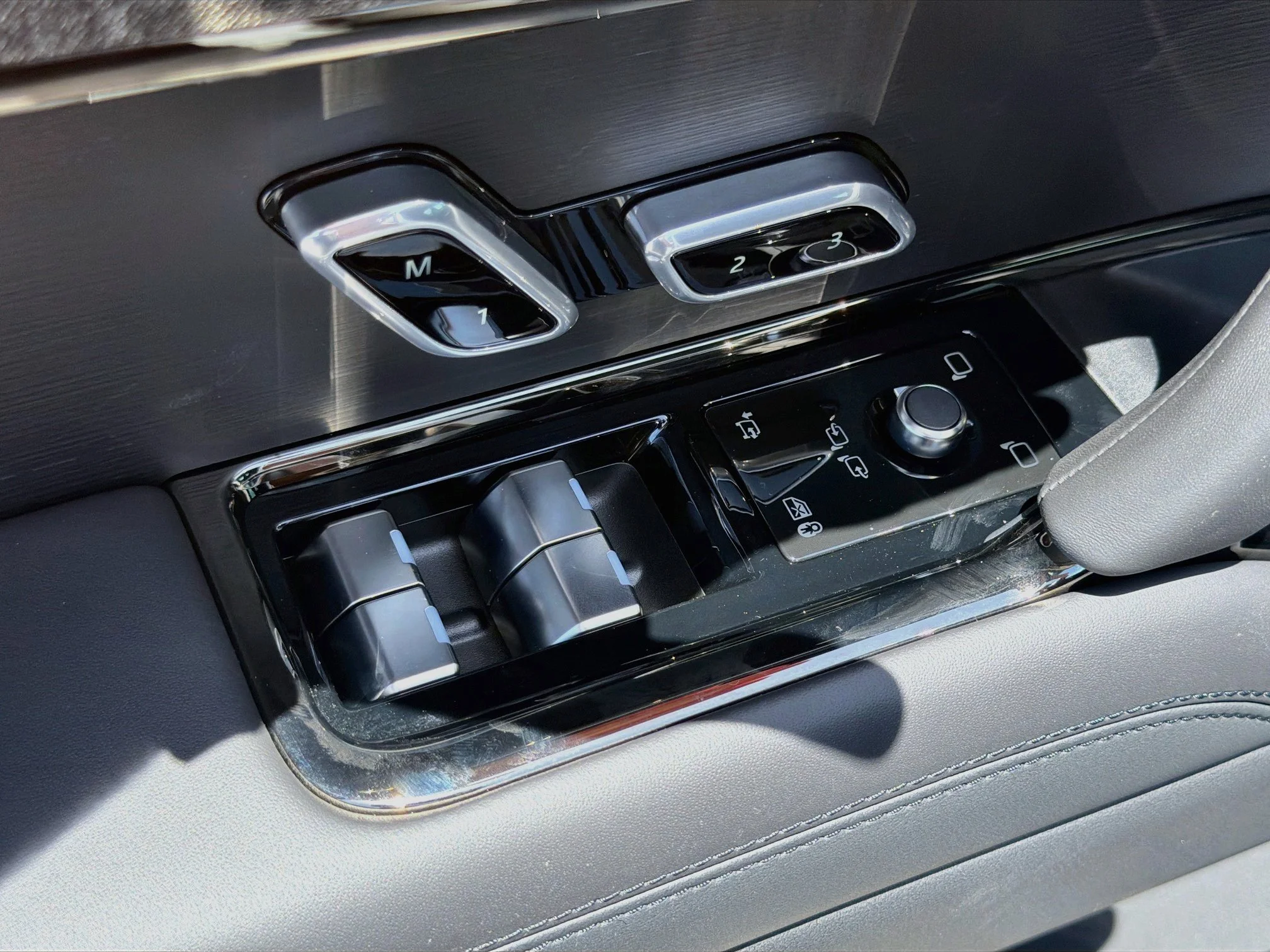 New 2026 Fuji White Land Rover Dynamic SE image 24