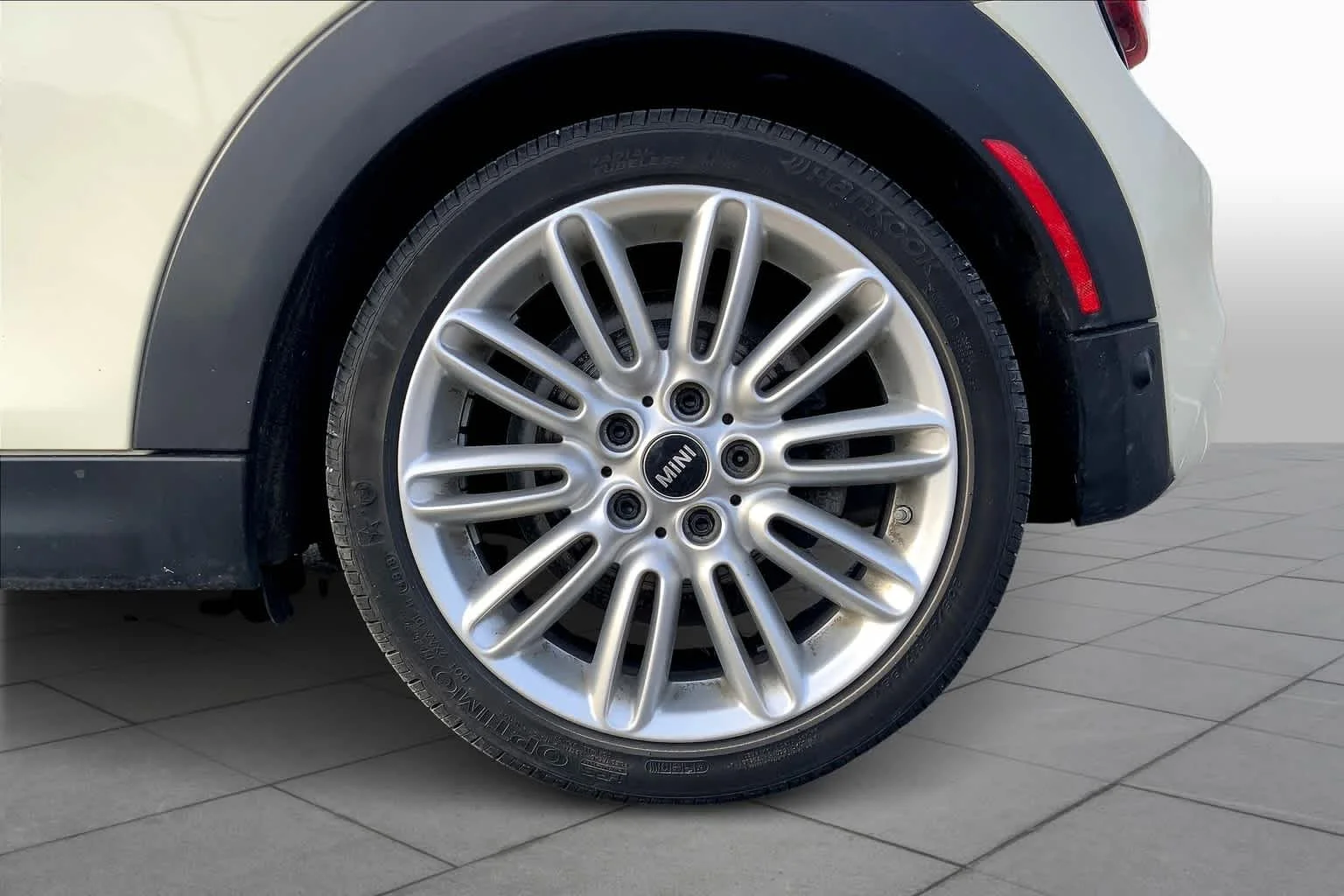 Used 2019 Pepper White MINI Cooper S image 10