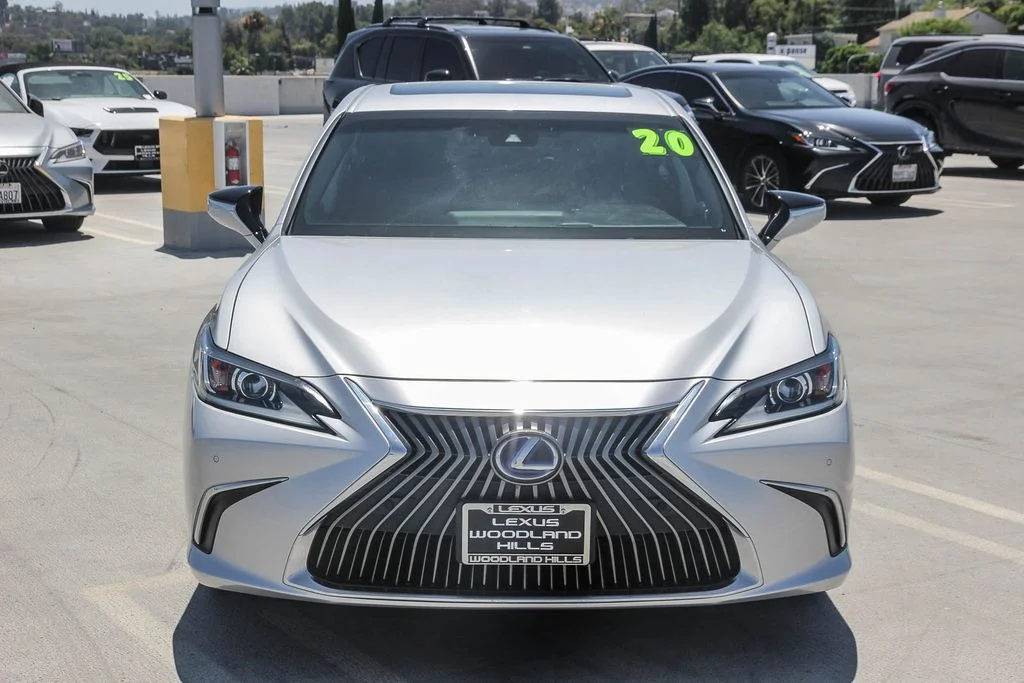 Used 2020 Silver Lexus 300h image 2