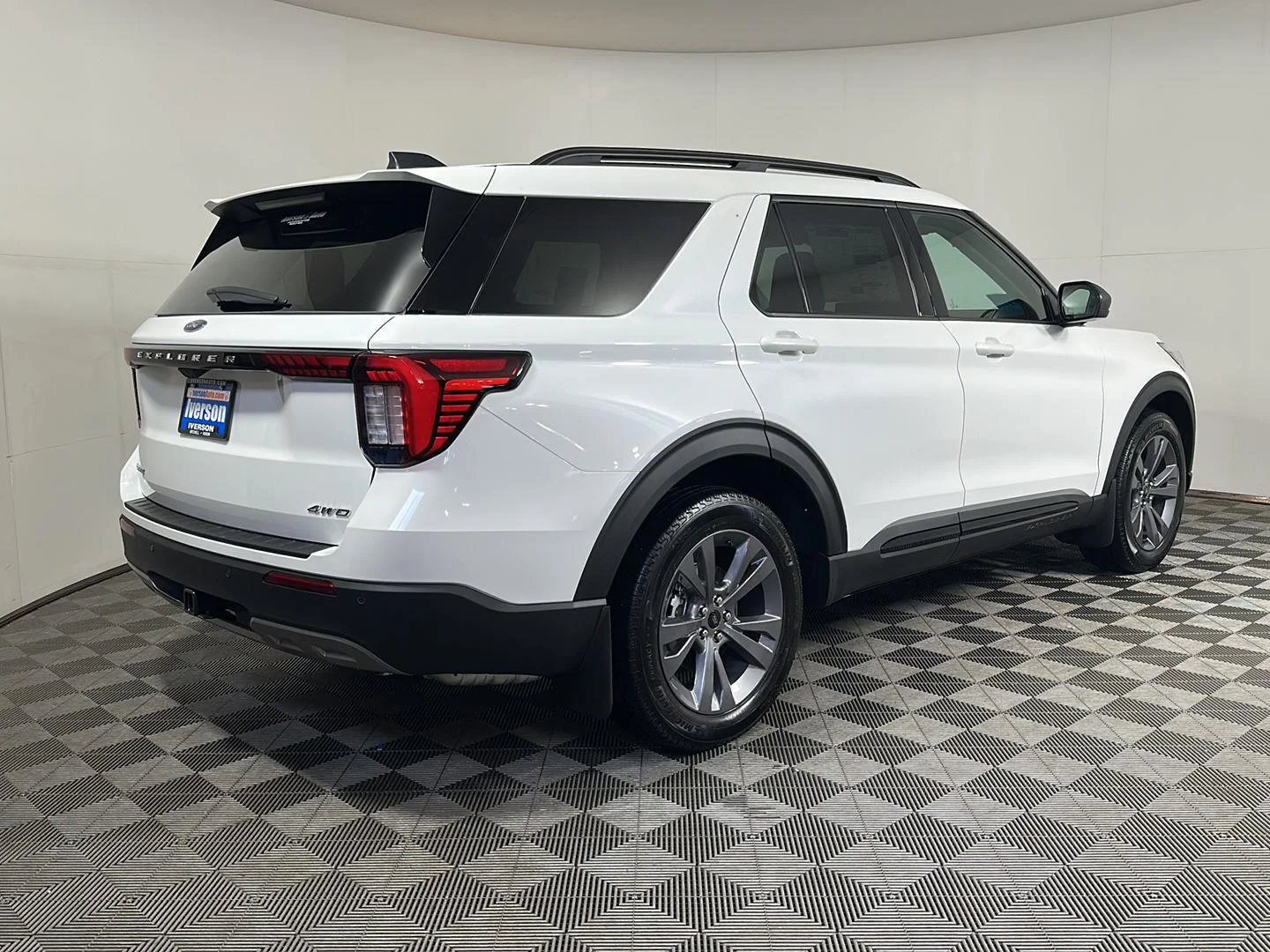 New 2026 Star White Metallic Tri-Coat Ford Active image 10