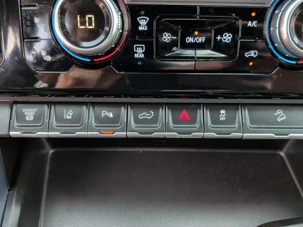 Used 2024 Silver GMC Denali Ultimate image 33
