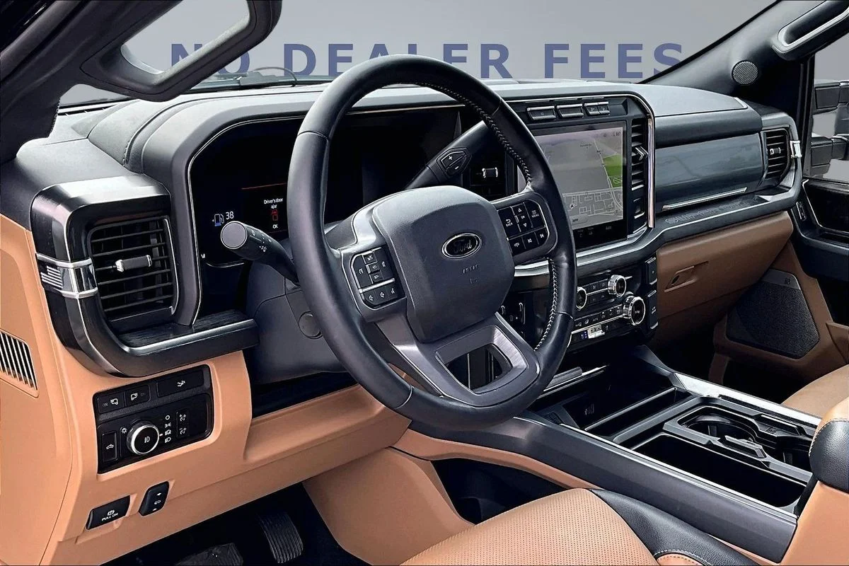 Used 2024  Ford LARIAT image 18