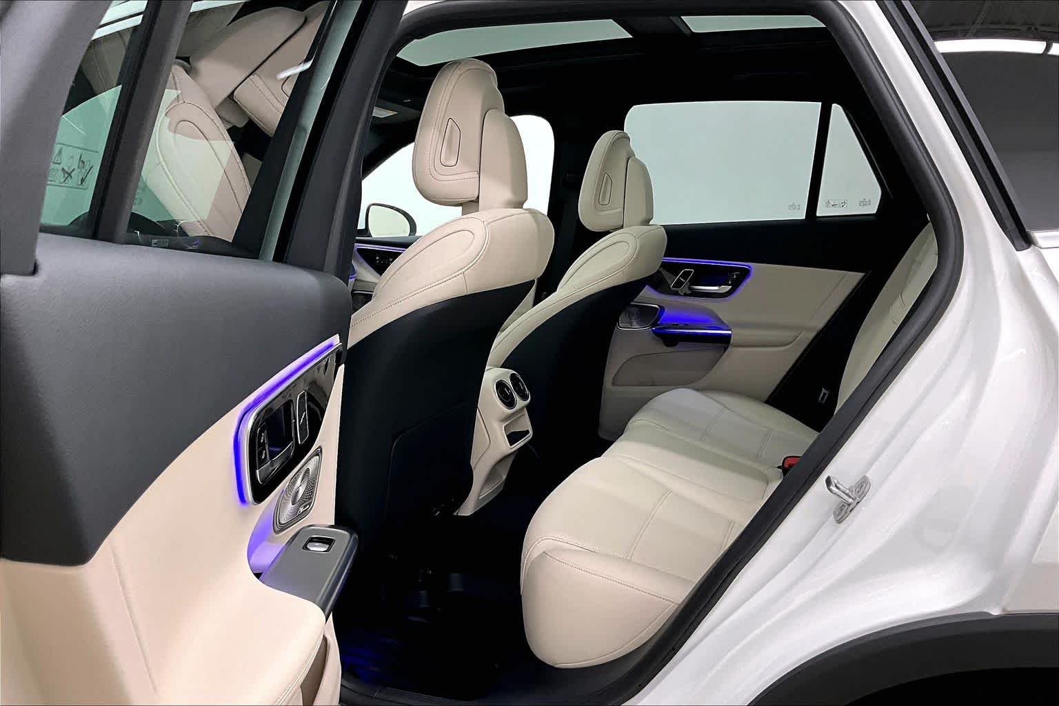 New 2026 Polar White Mercedes-Benz GLC 300 image 19