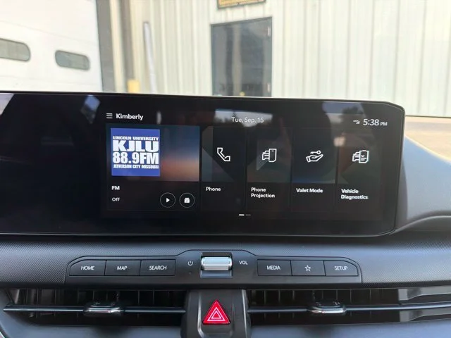 Used 2025 White Kia LXS image 25