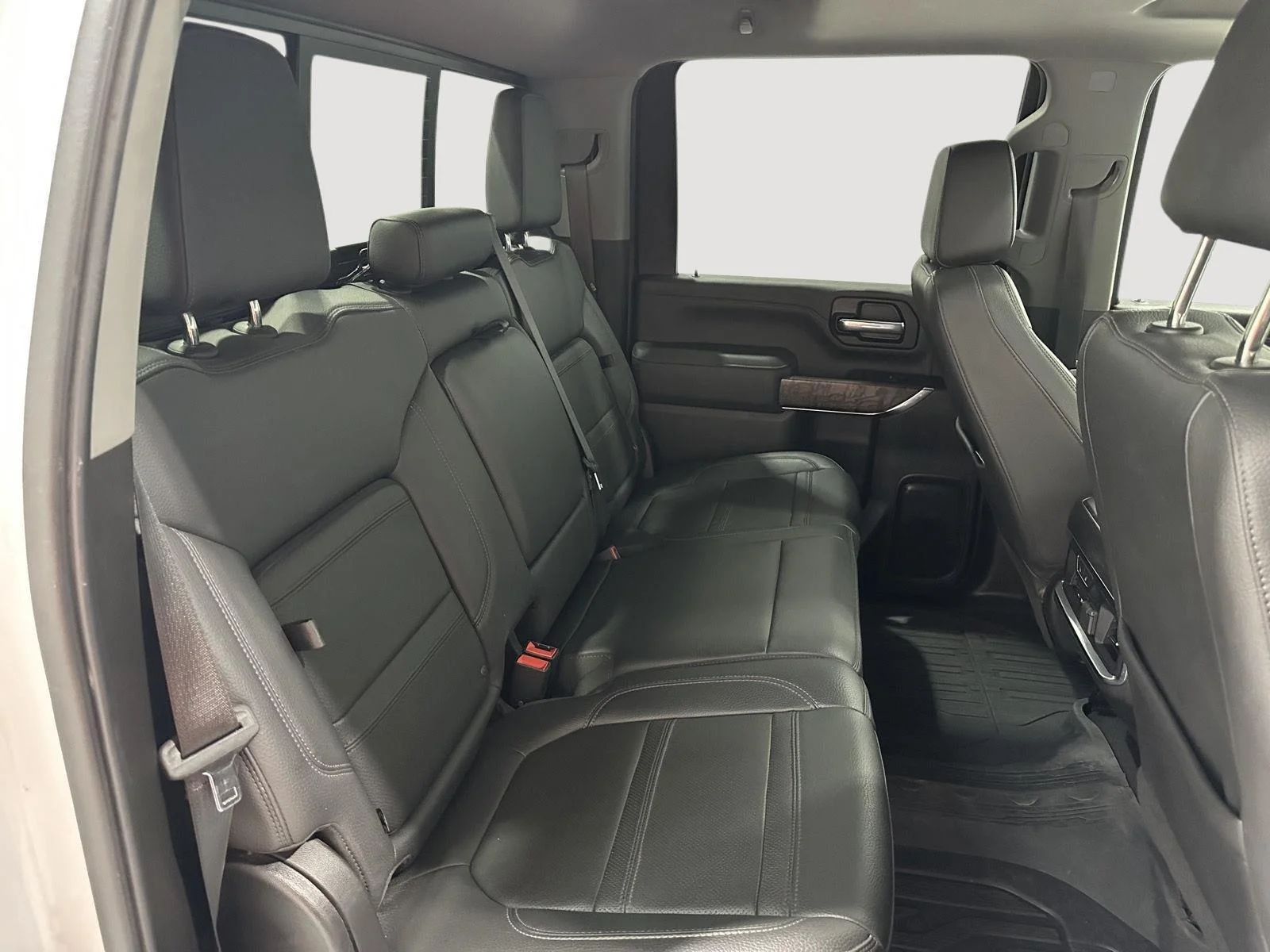 Used 2021 White Frost Tricoat GMC Denali image 27