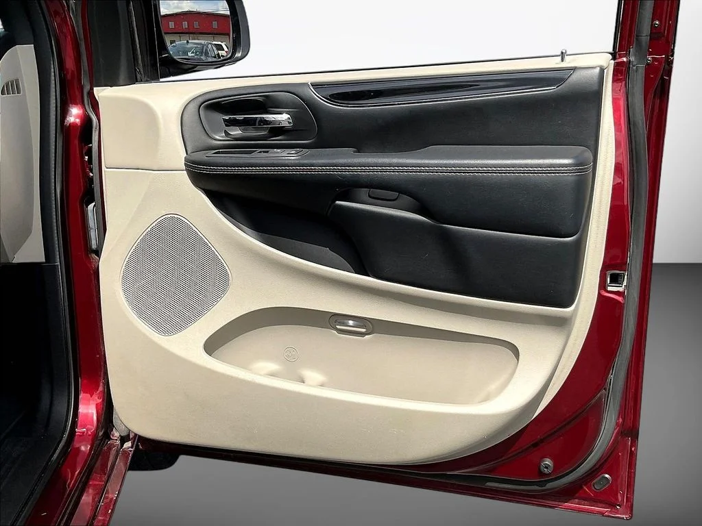 Used 2019 Red Dodge SXT image 34