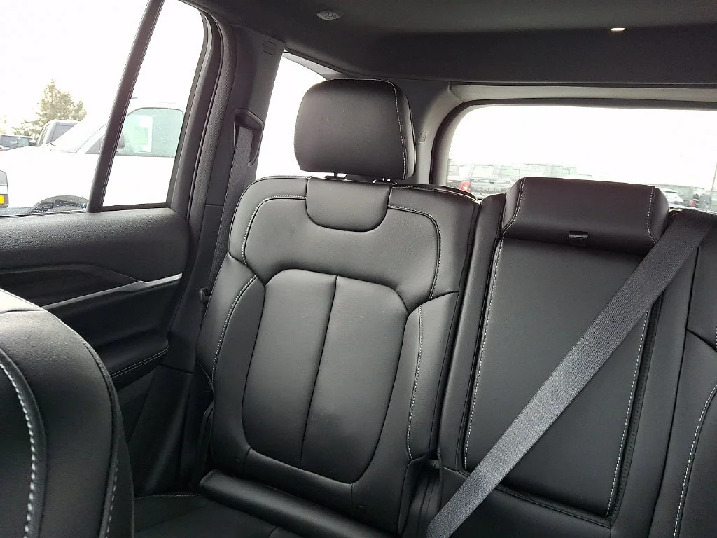 New 2025 Baltic Gray Metallic Clear-Coat Exterior Paint Jeep Limited image 13