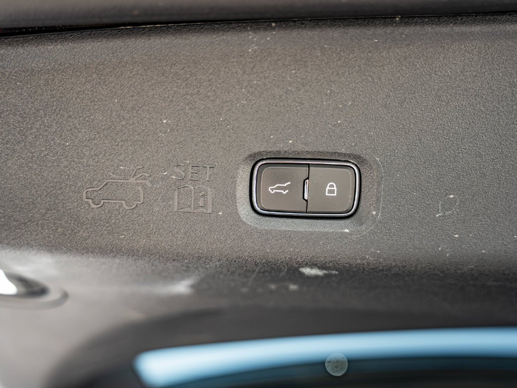 Used 2025 Black Ford Platinum image 47