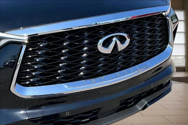 Used 2023 Black INFINITI LUXE image 28
