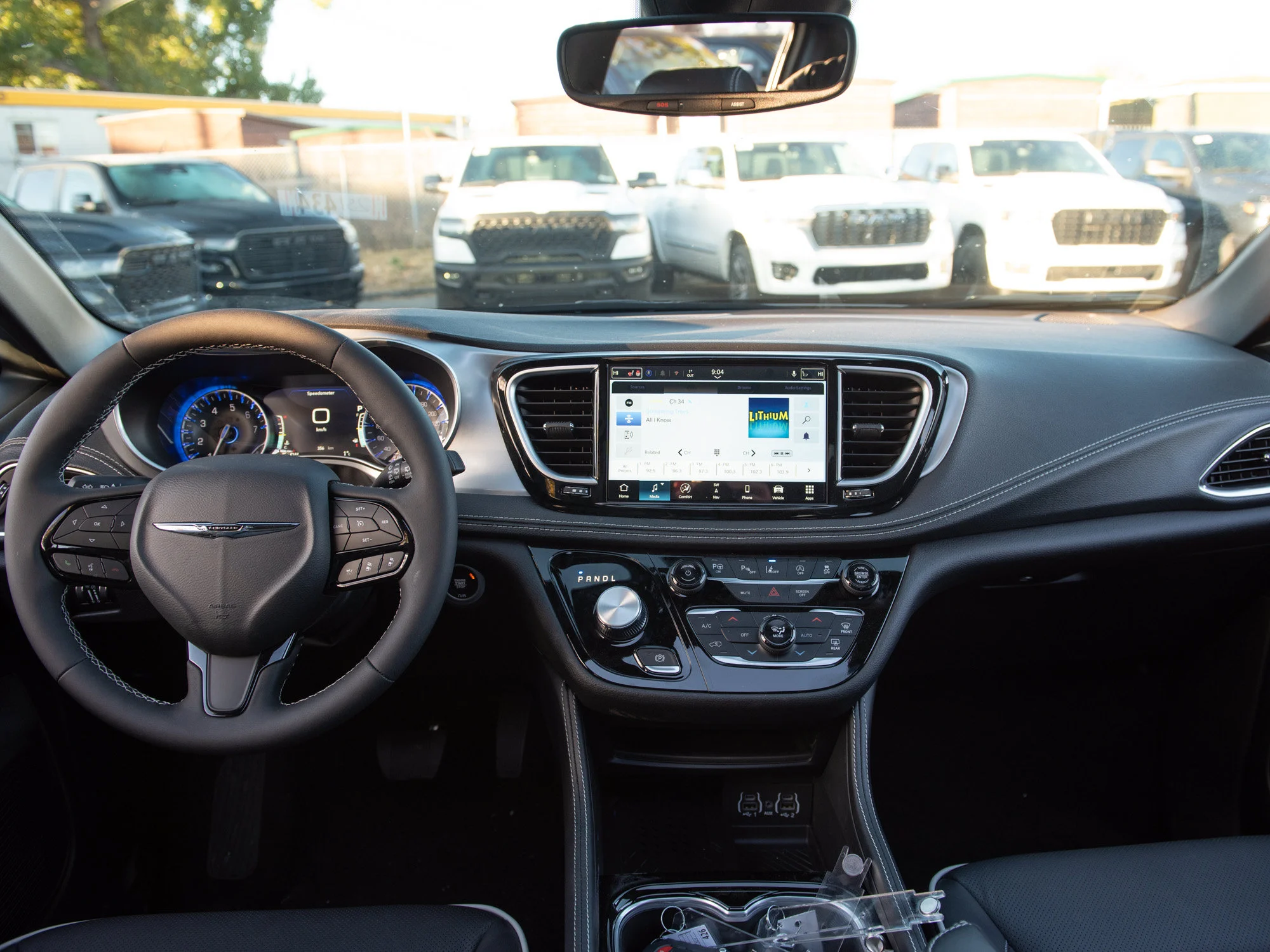 Used 2025 White Chrysler Limited* AWD, Safety Sphere, Panoramic Sunroof, Cooled/Heated Leather image 8