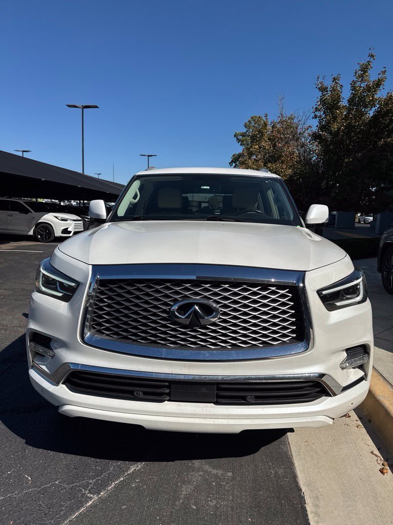 Used 2018 White INFINITI Base image 2