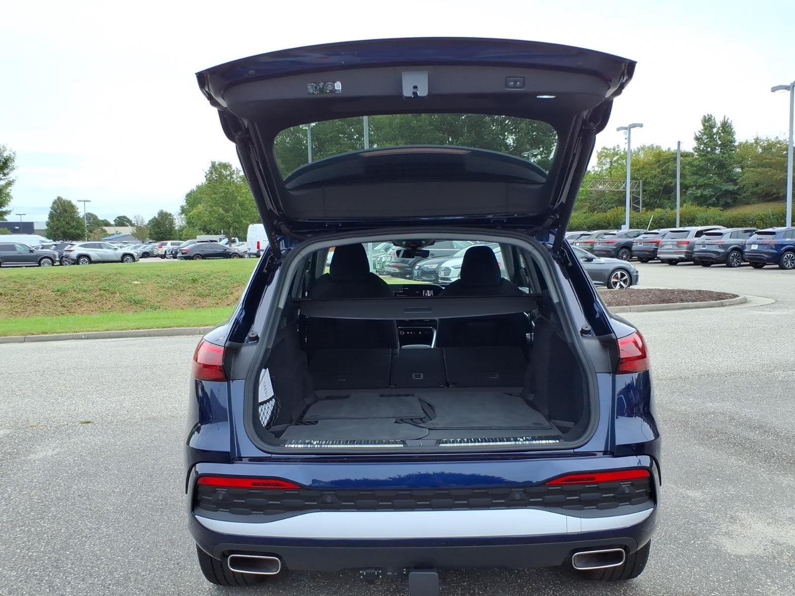 Used 2025 Navarra Blue Metallic Audi Premium Plus image 30