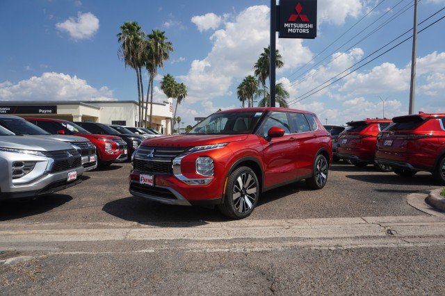 2025 Mitsubishi Outlander SE 2WD's photo