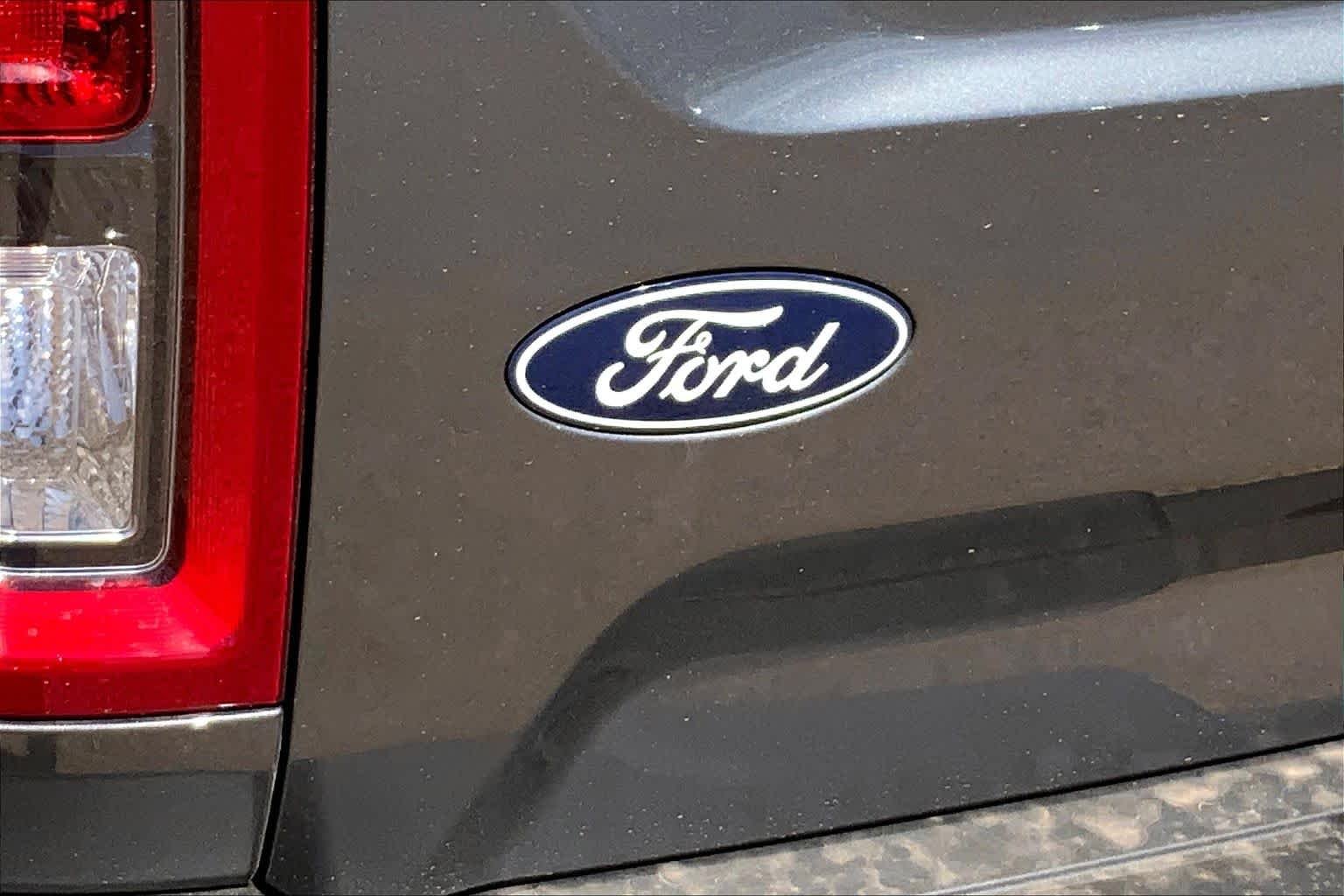 New 2026 Carbonized Gray Metallic Ford Big Bend® image 15