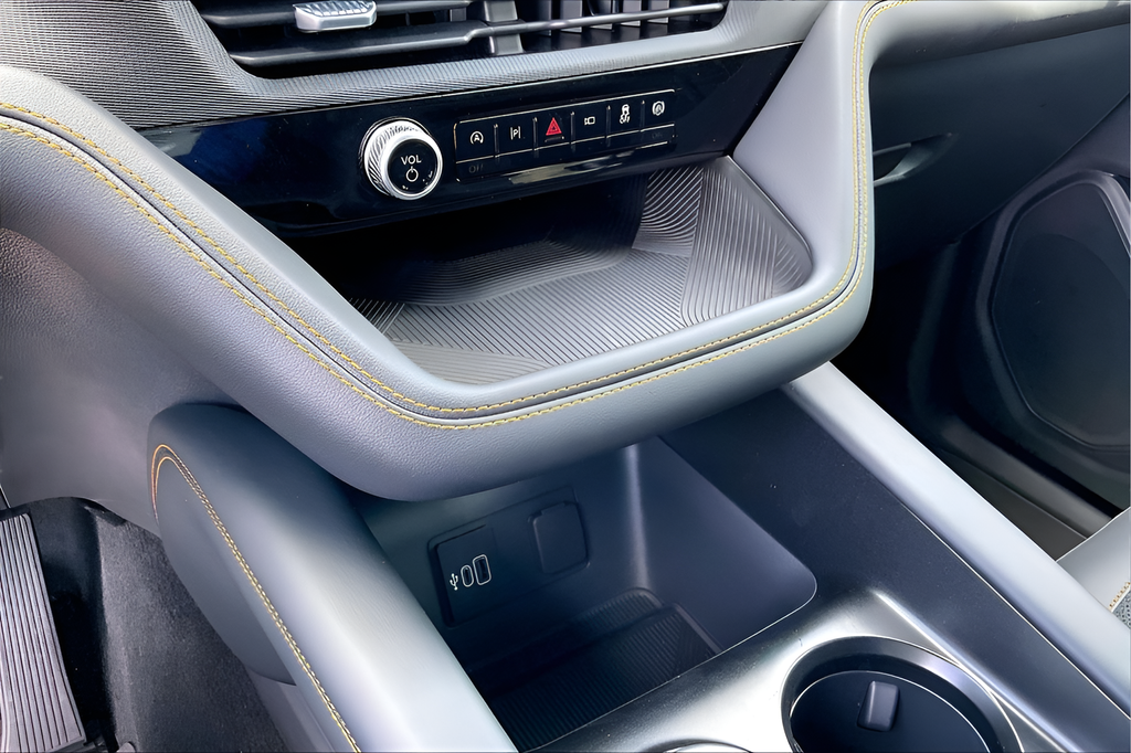 New 2026 Star White Metallic Tri-Coat Ford Tremor image 14
