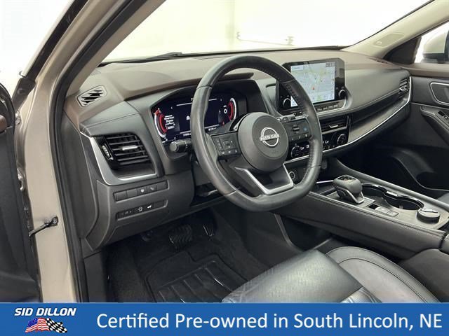 Used 2023 Champagne Silver Metallic Nissan Platinum image 13
