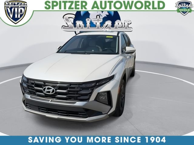 Used 2025 White Hyundai SEL Convenience image 3