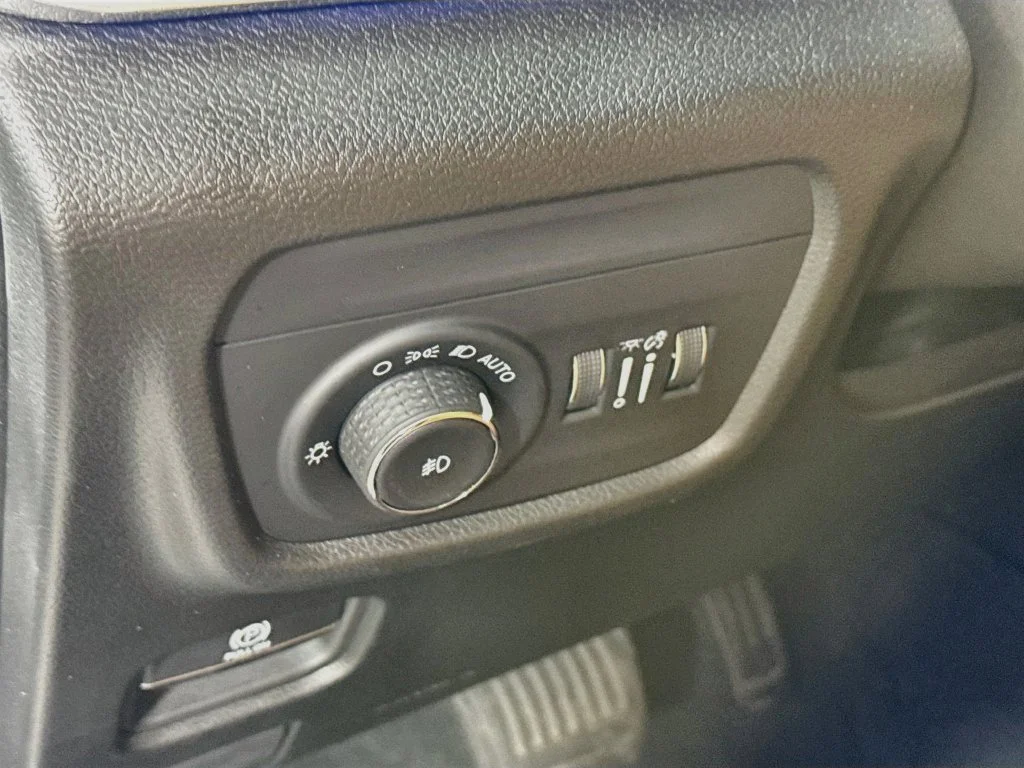 Used 2023 White Jeep Summit image 11