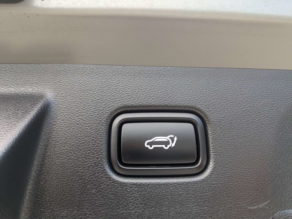 Used 2025 Gray Hyundai SEL Convenience image 13