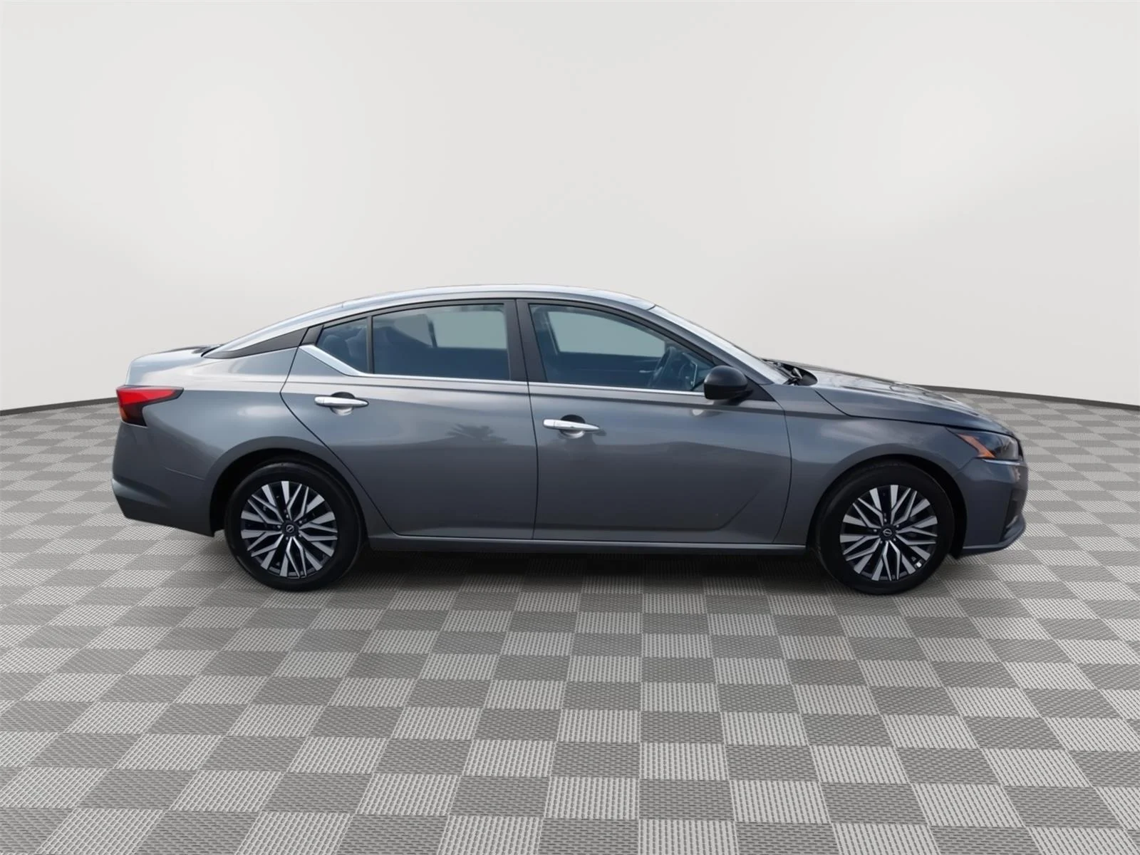 Used 2025 Gun Metallic Nissan SV image 4