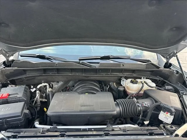 Used 2025 Silver GMC SLT image 33