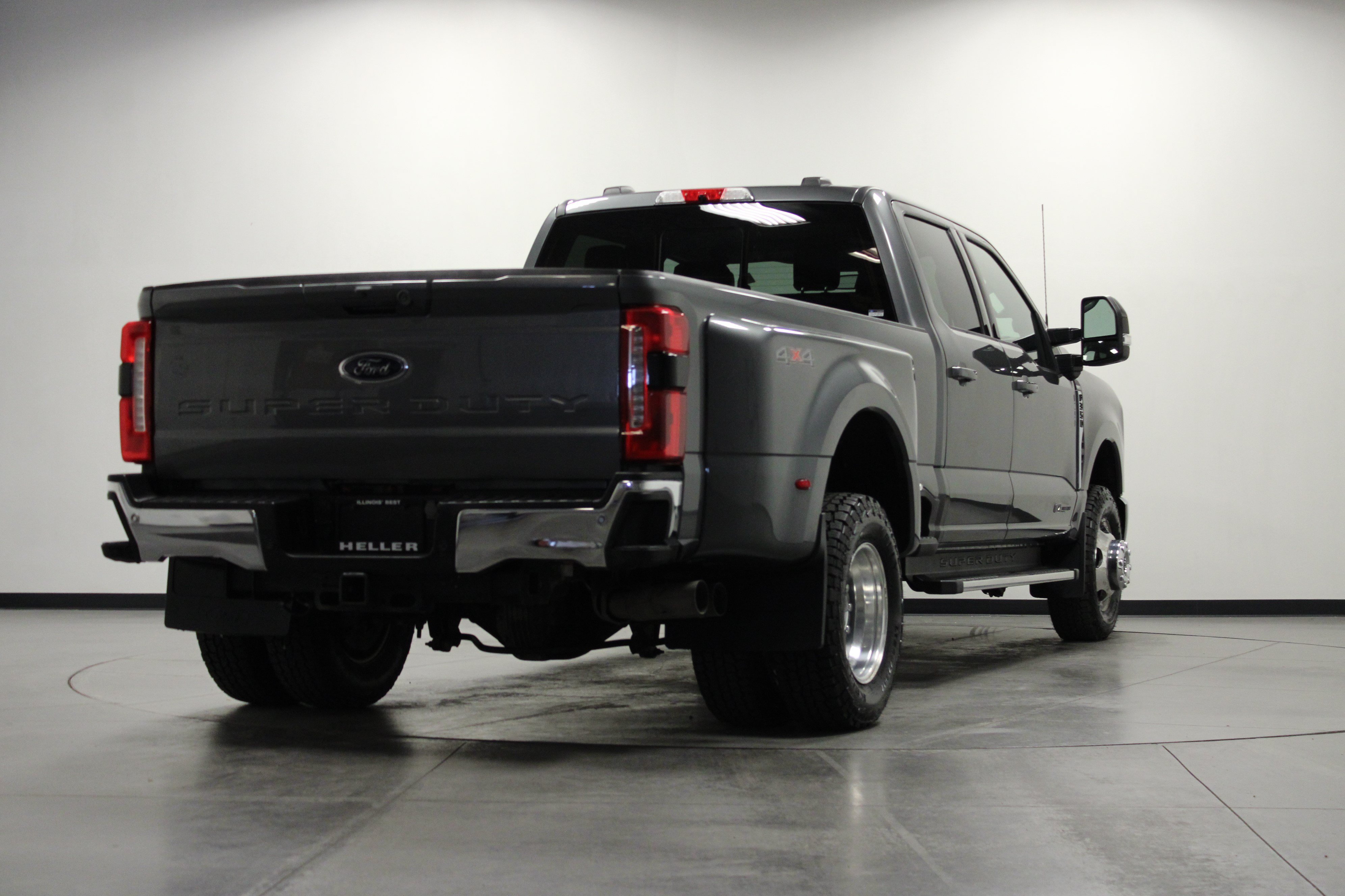 Used 2023 Carbonized Gray Metallic Ford LARIAT image 4