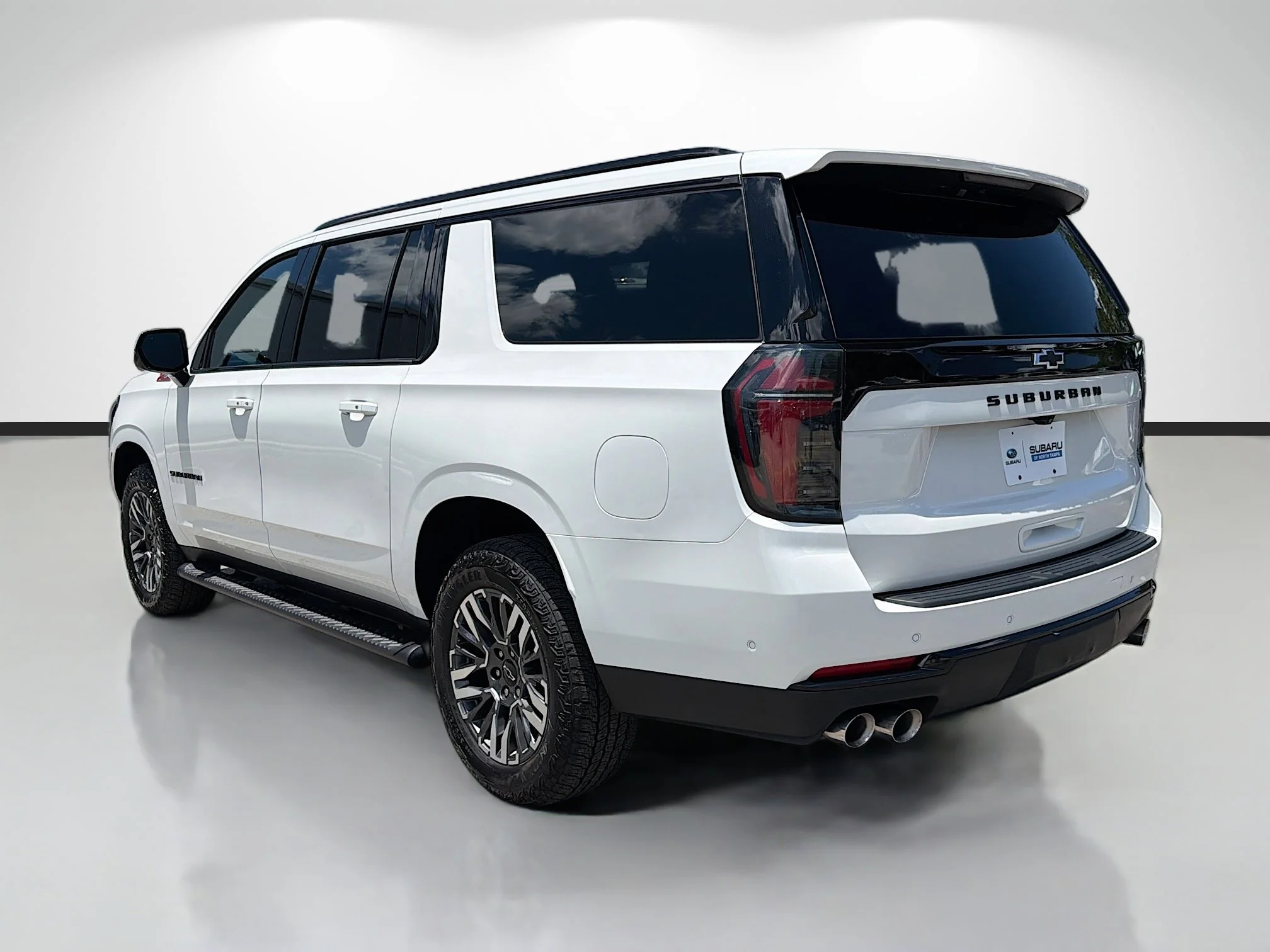 Used 2025 Iridescent Pearl Tricoat Chevrolet Z71 image 5
