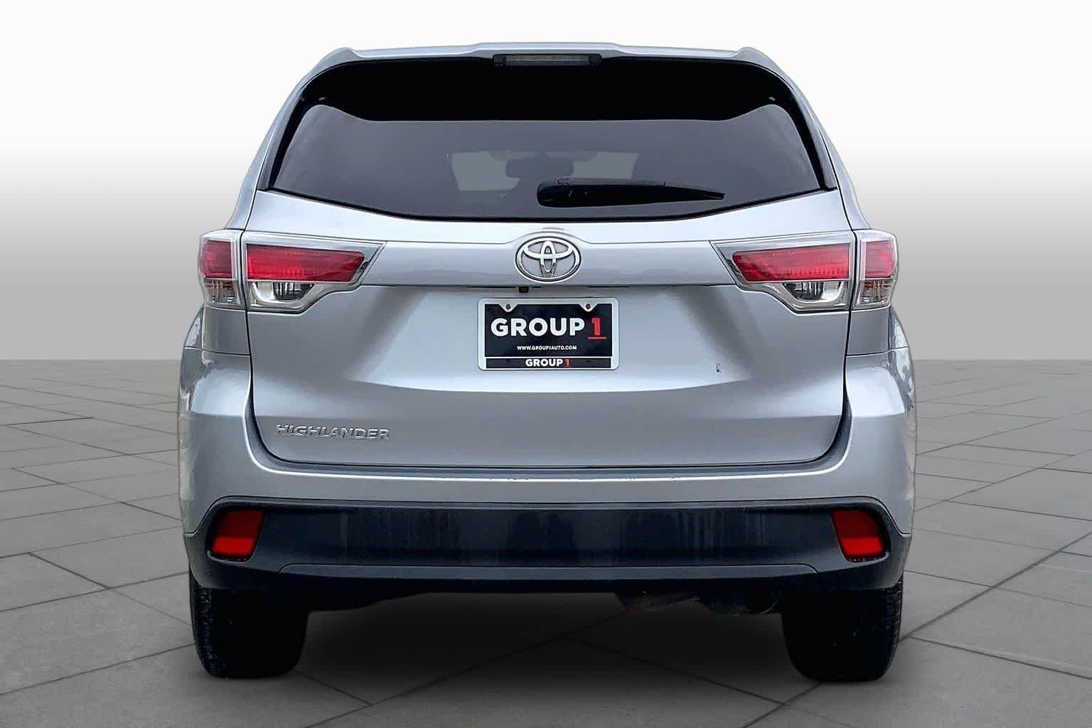 Used 2016 Silver Sky Metallic Toyota LE image 5