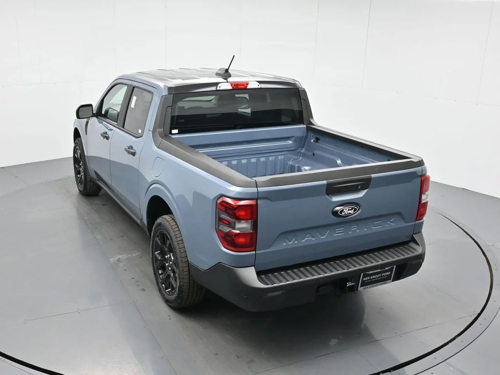 New 2025 Azure Gray Metallic Tri-Coat Ford XLT image 39