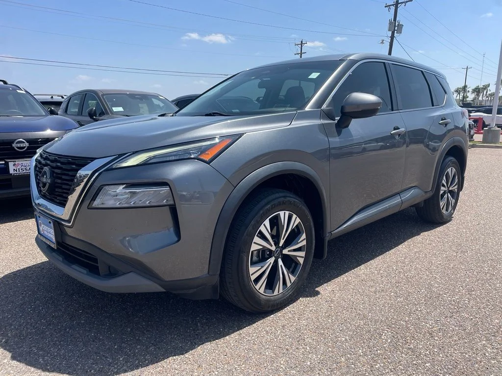 Used 2022 Gray Nissan SV image 3