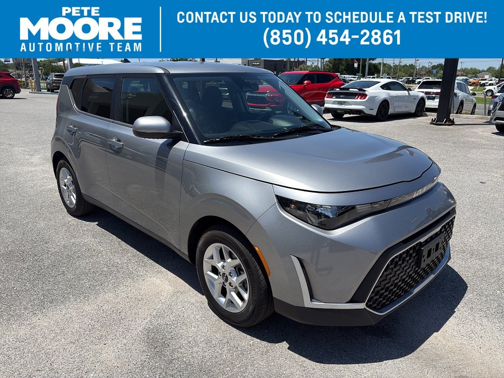 Used 2024 GRAY Kia LX image 1