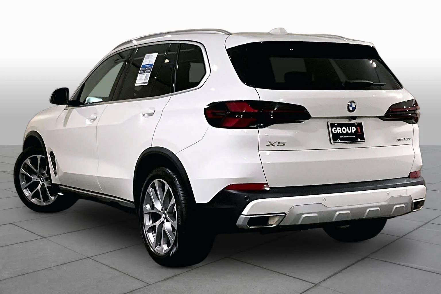 Used 2024 Alpine White BMW xDrive40i image 11