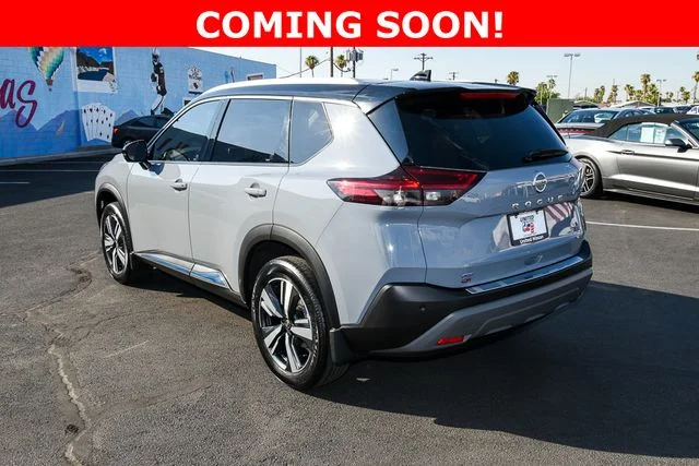Used 2021 Gray Nissan SL image 3
