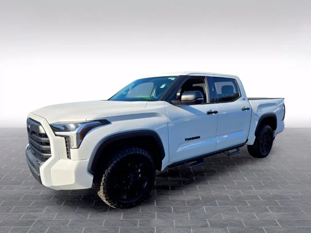 Used 2023 White Toyota SR5 image 3