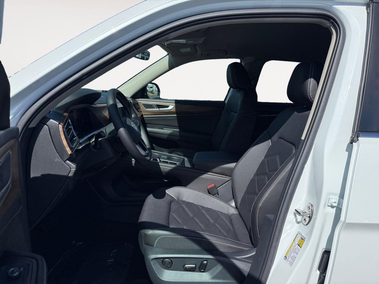 New 2026 Opal White Pearl Volkswagen 2.0T SE image 10
