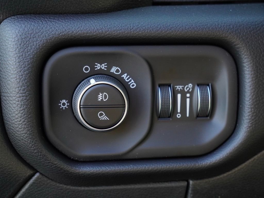 New 2026 Granite Crystal Metallic Clear-Coat Exterior Paint RAM Laramie image 11