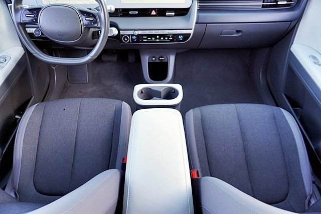 Used 2024 Black Hyundai SEL image 19