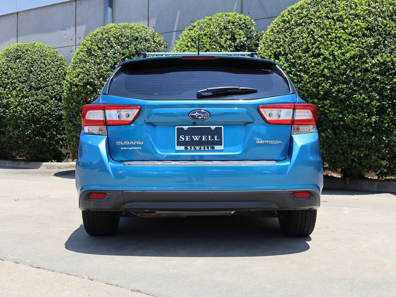 Used 2019 Island Blue Pearl Subaru  image 9
