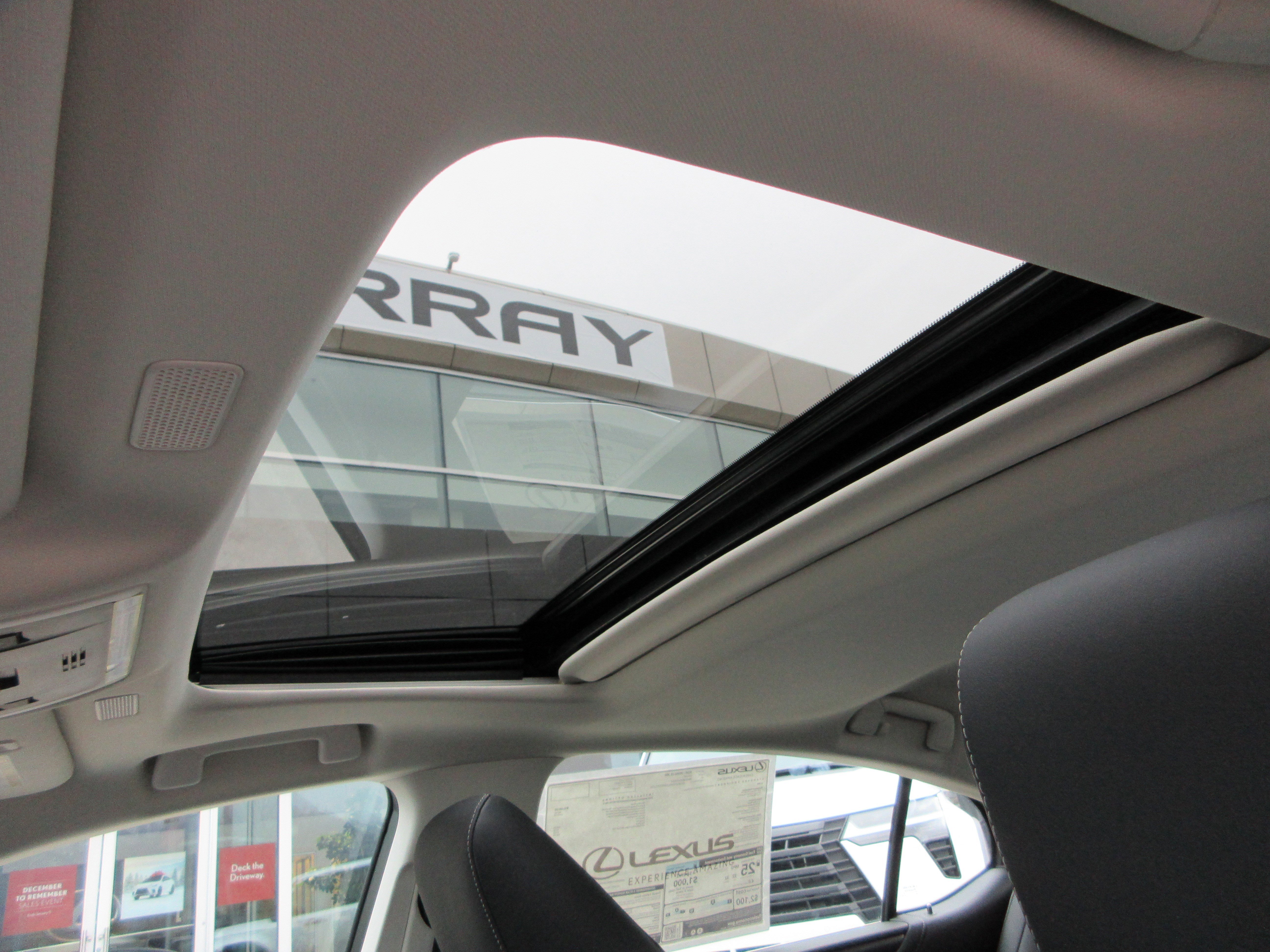 2025 Lexus ES 350 - Photo 17