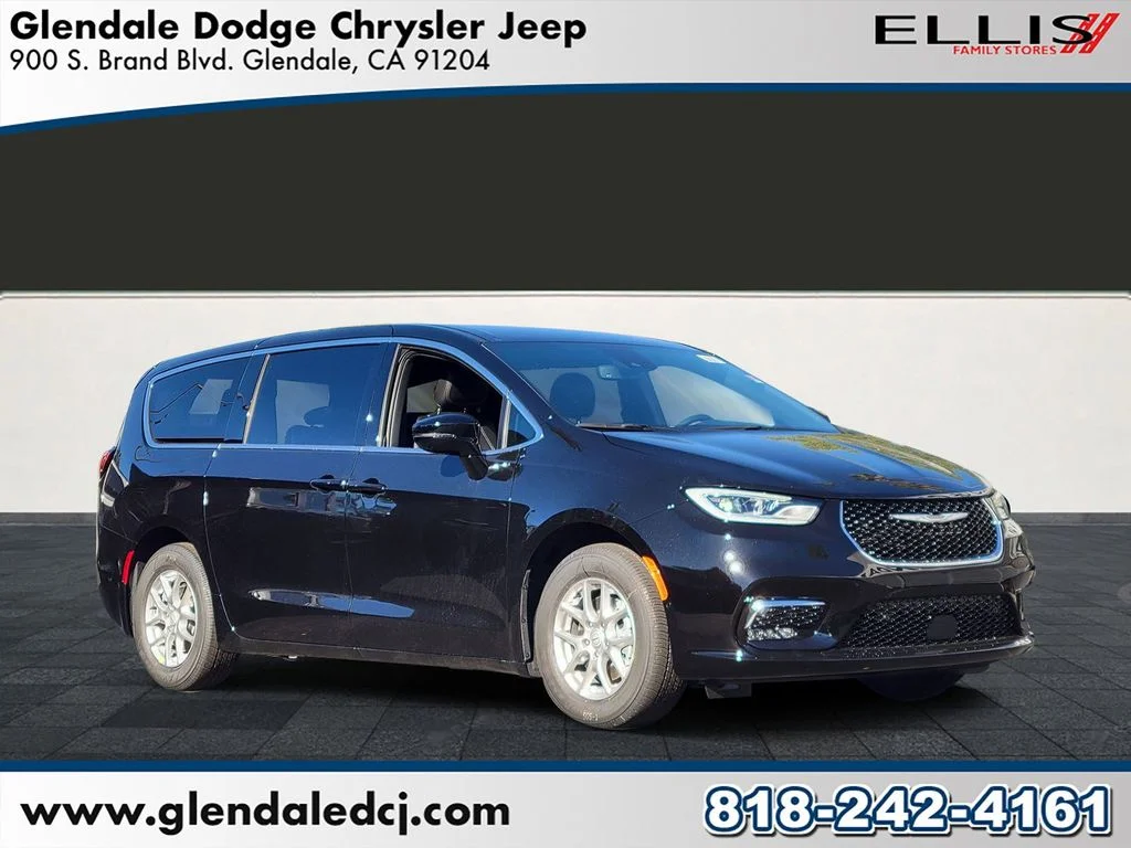 2026 Chrysler Pacifica Select's photo