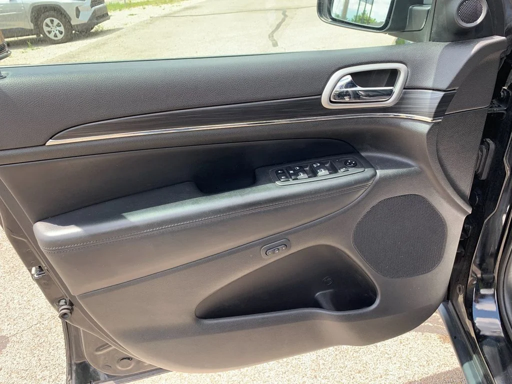 Used 2020 Black Jeep Limited image 12
