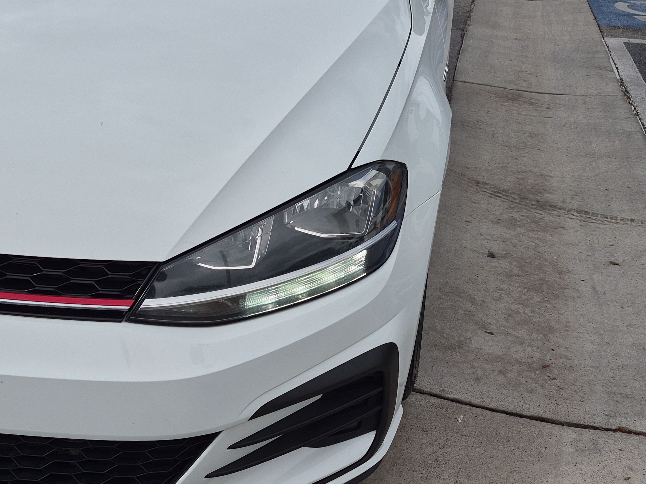 Used 2020 Pure White Volkswagen S image 9