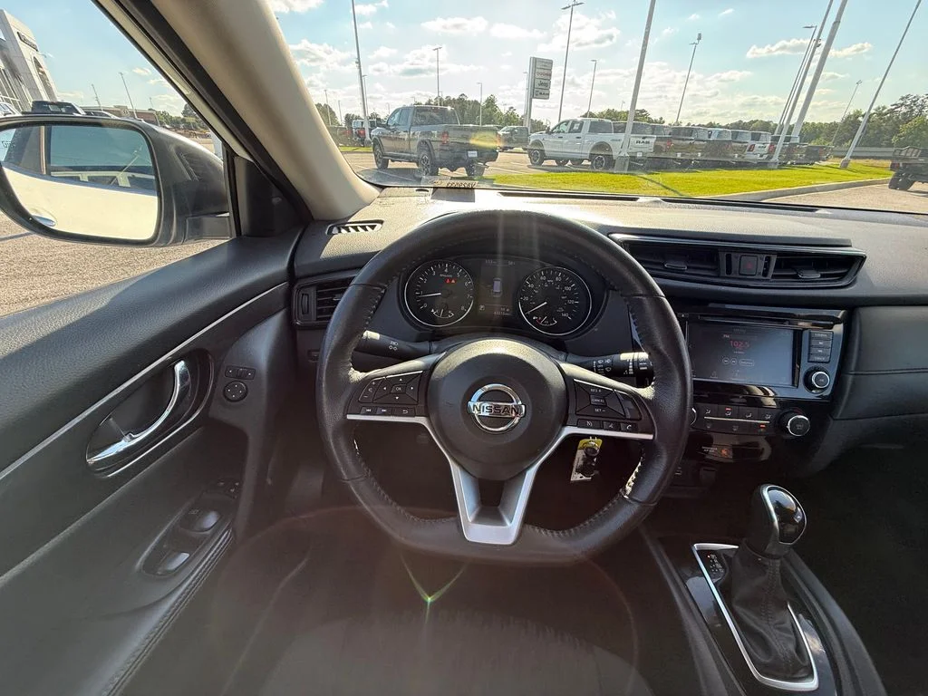 Used 2019 White Nissan S image 10