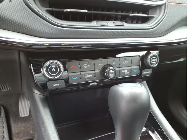 Used 2025 Black Jeep Trailhawk image 28