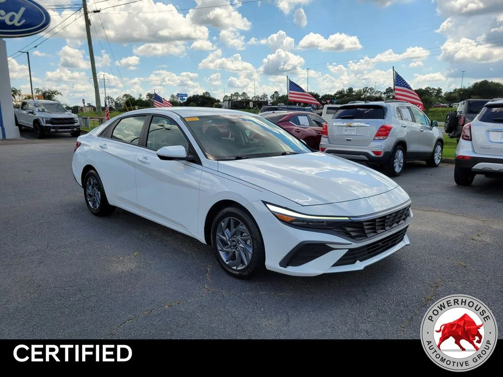 Used 2024 White Hyundai SEL image 9