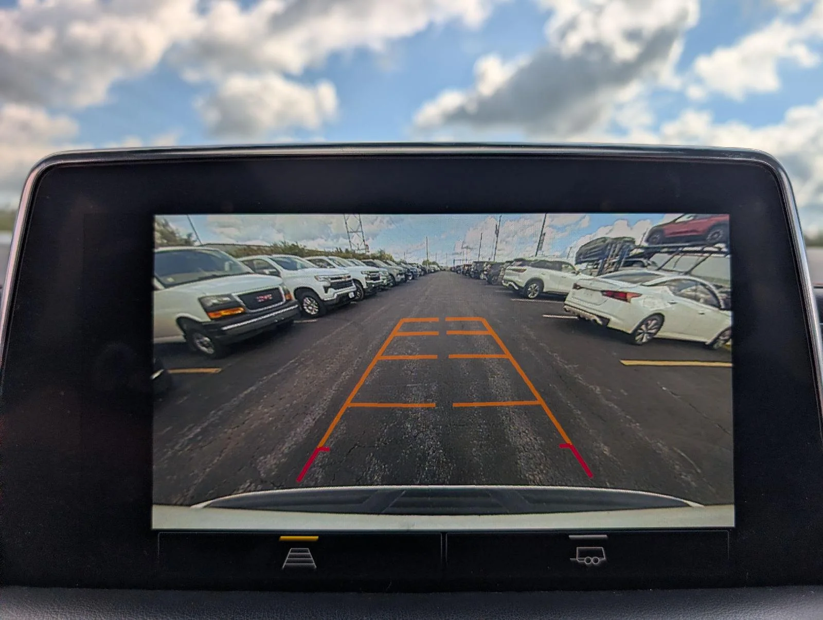 Used 2022 SUMMIT WHITE Chevrolet RST image 18