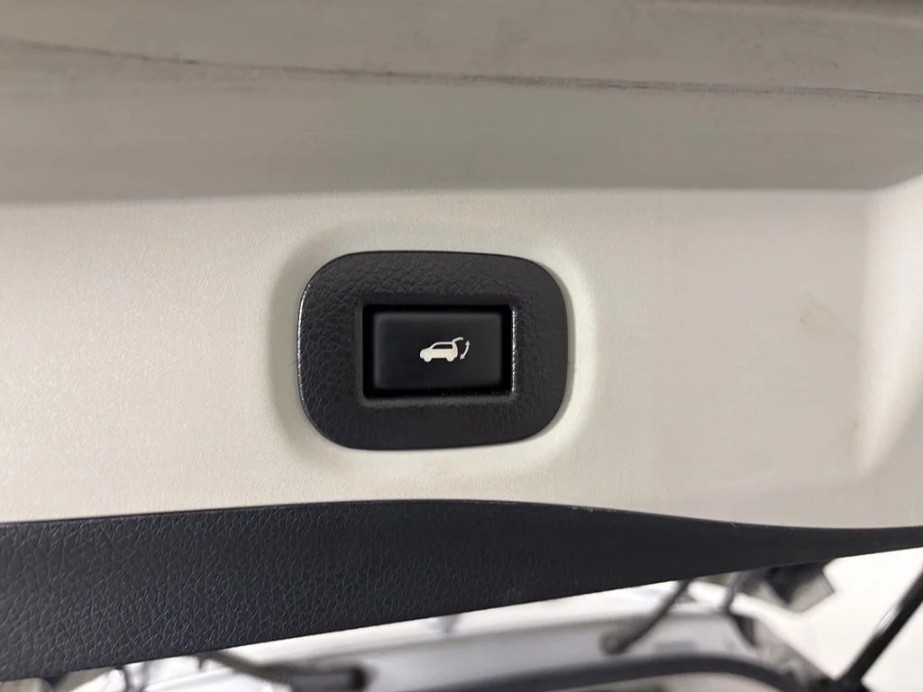 Used 2018 Silver Nissan Hybrid SL image 39