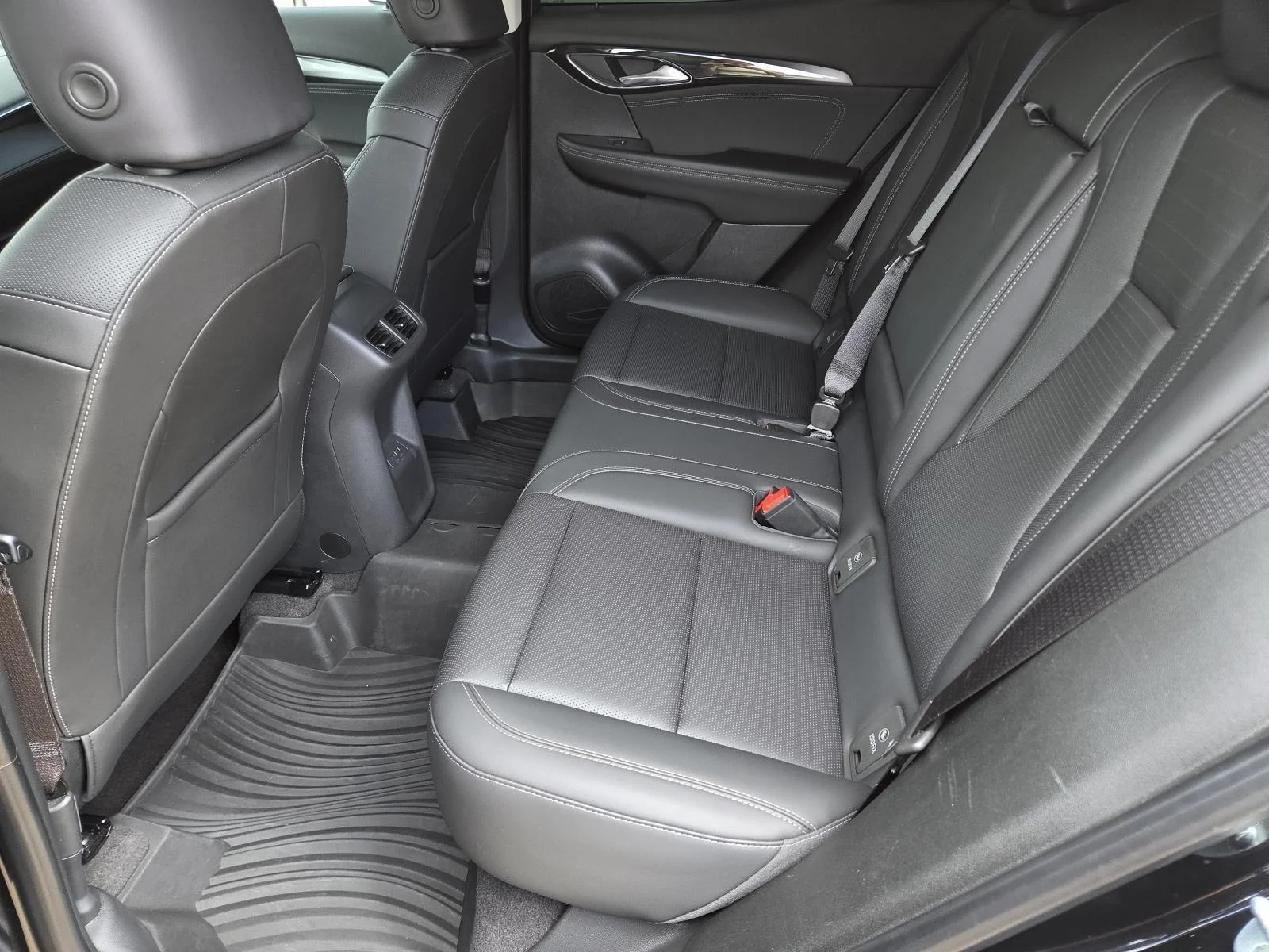 Used 2025 Ebony Twilight Metallic Buick Preferred image 33